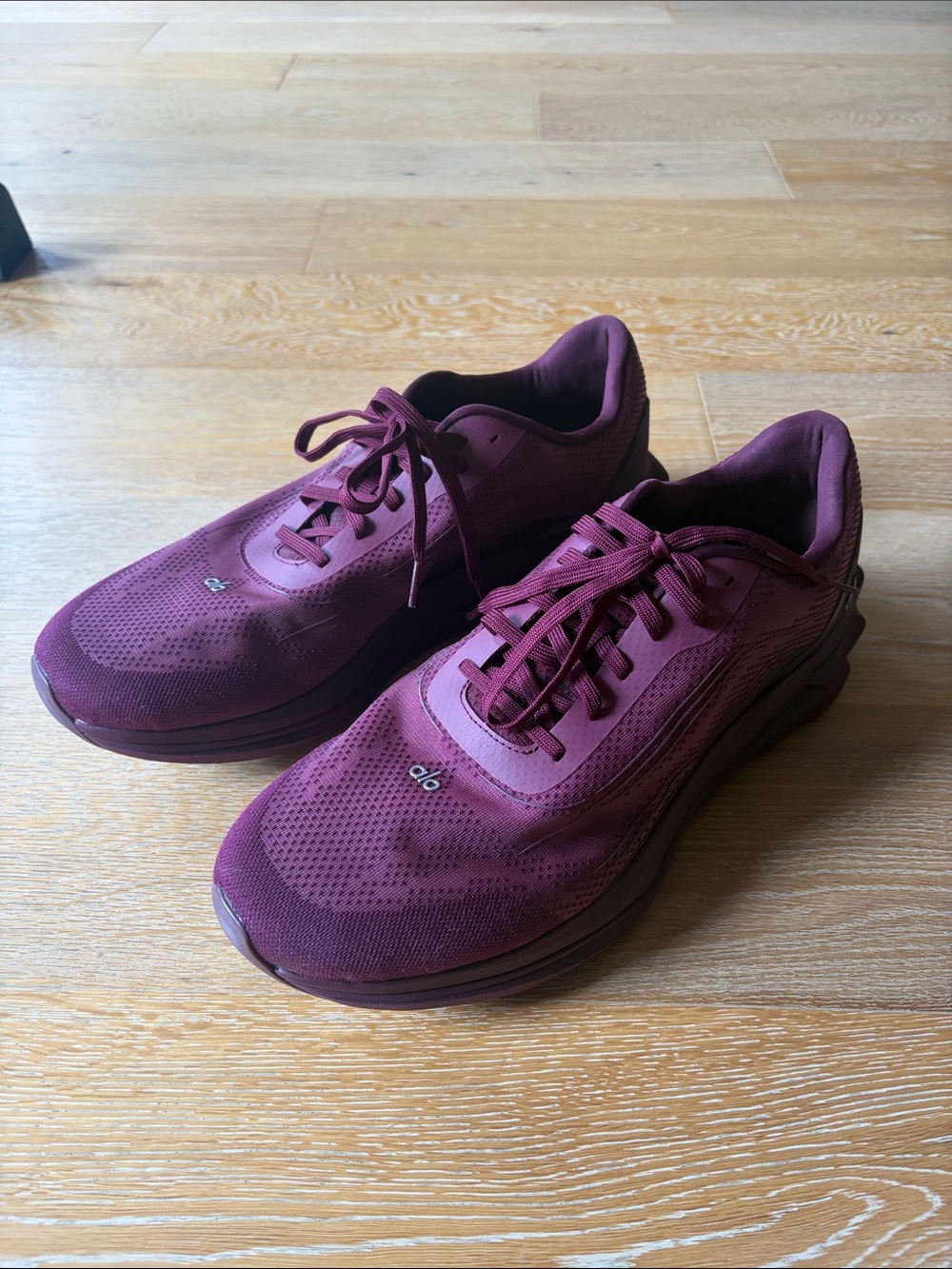 ALO Yoga Men’s purple Knit Athletic Sneakers